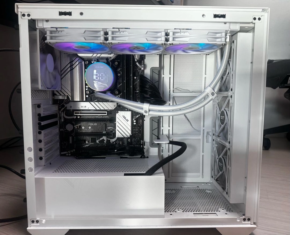 i9-13900K / Z790 / DDR5 32GB / SSD 2TB / 1200W 플래티넘 화이트 반본체 판매합니 이미지