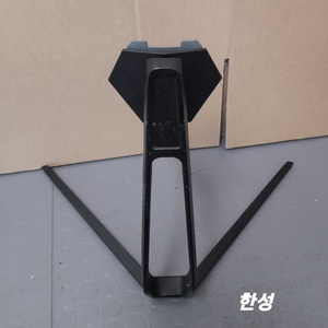 모니터 스탠드. 받침대 지지대 이미지