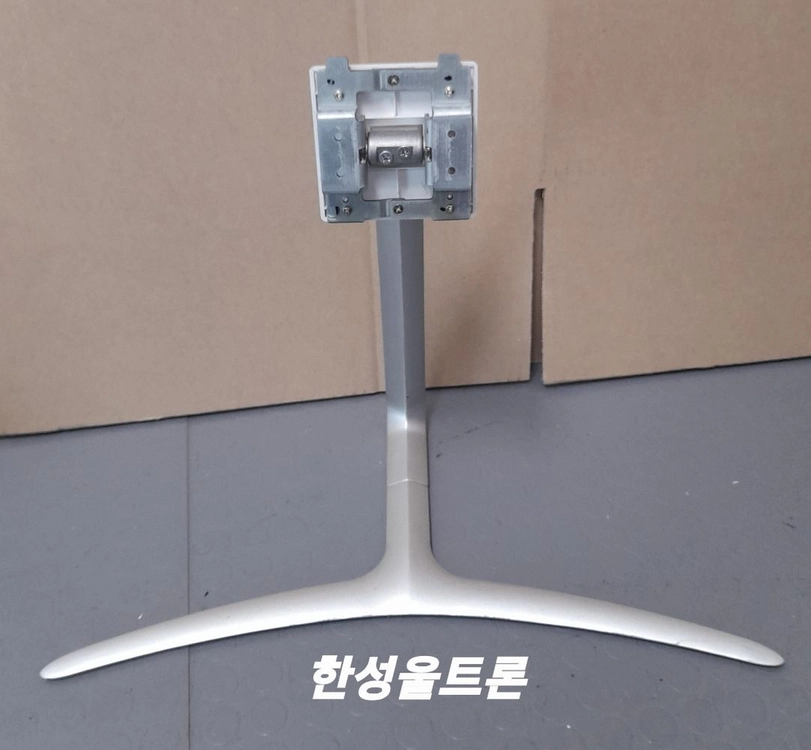 모니터 스탠드. 받침대 지지대 이미지