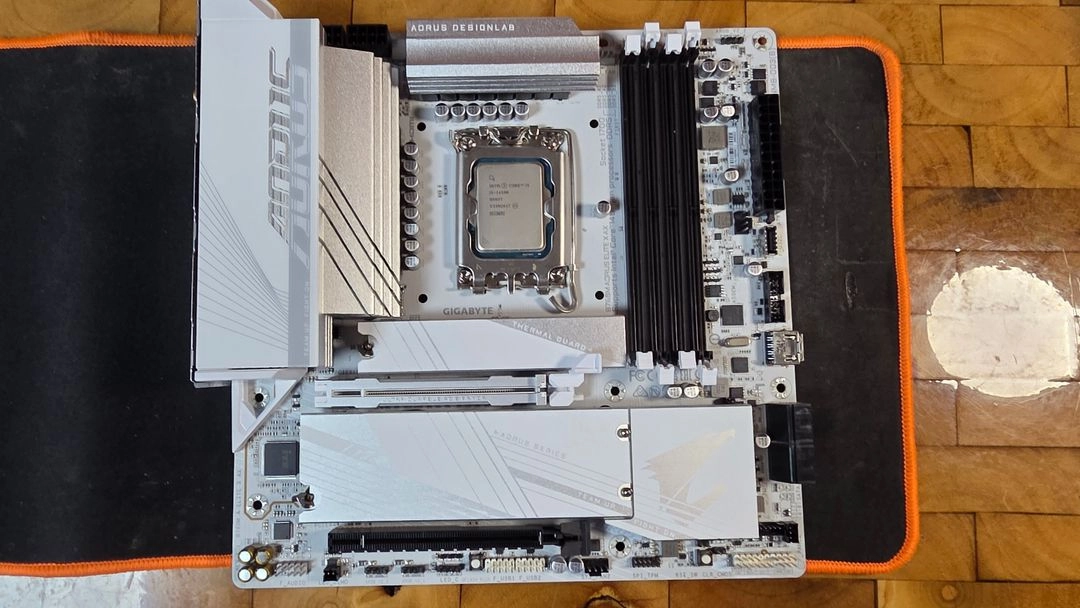 I5 14500 + B760m AORUS ELITE D5 ICE 보드셋 이미지