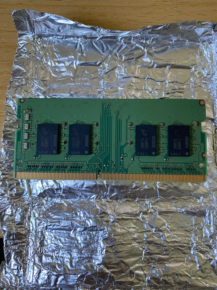노트북 MTA8ATF1G64HZ-3G2R1 PC4-3200AA-SA2-11 taiwan 8gb 1rx8 이미지
