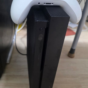 Xbox One X 1TB+전용 키넥트+4세대 패드+박스 이미지