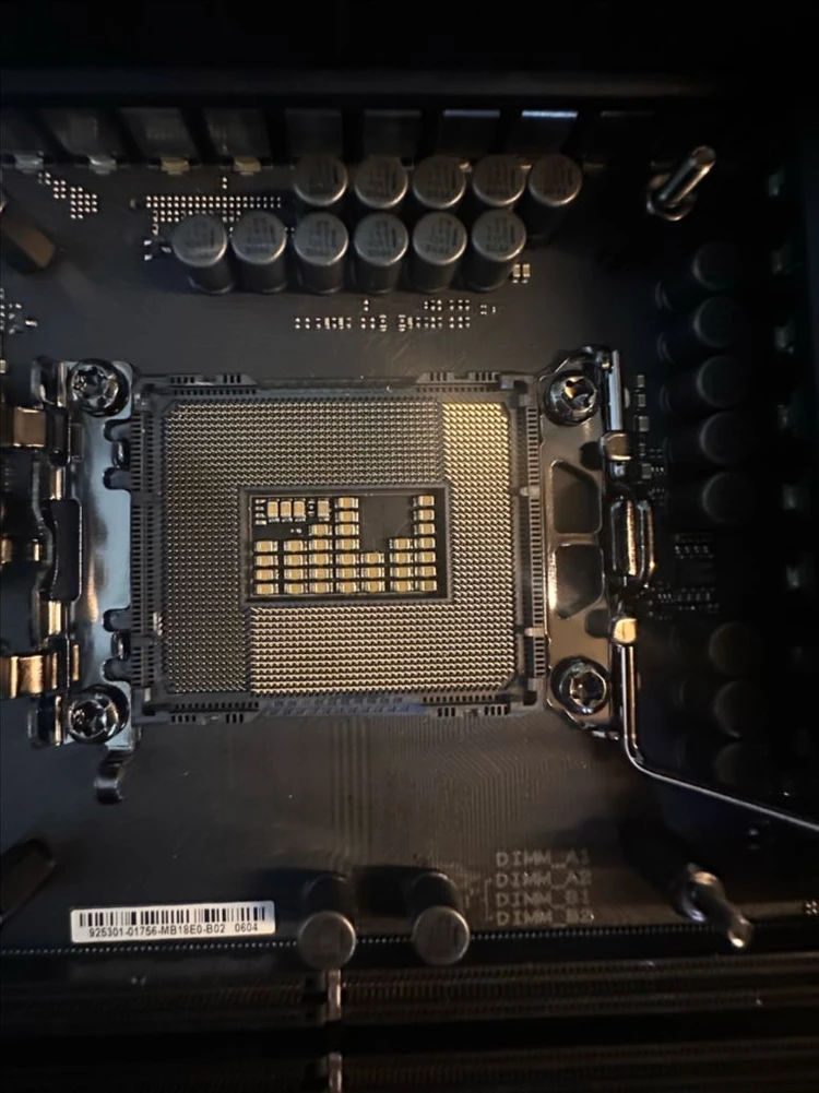 Z690 HERO D5 메인보드 이미지