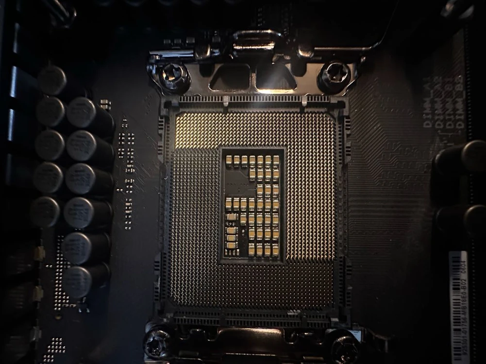 Z690 HERO D5 메인보드 이미지