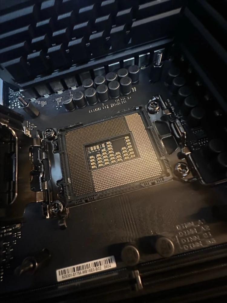 Z690 HERO D5 메인보드 이미지