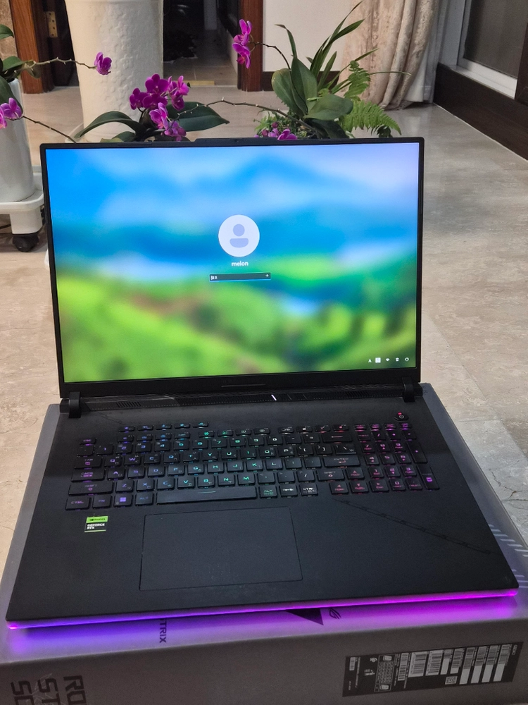 Asus scar18 4090 노트북 이미지