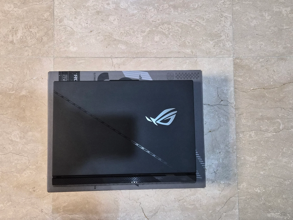 Asus scar18 4090 노트북 이미지