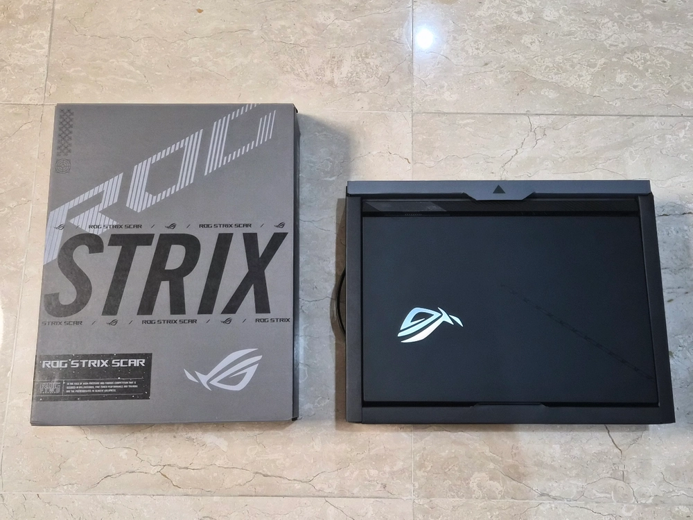 Asus scar18 4090 노트북 이미지