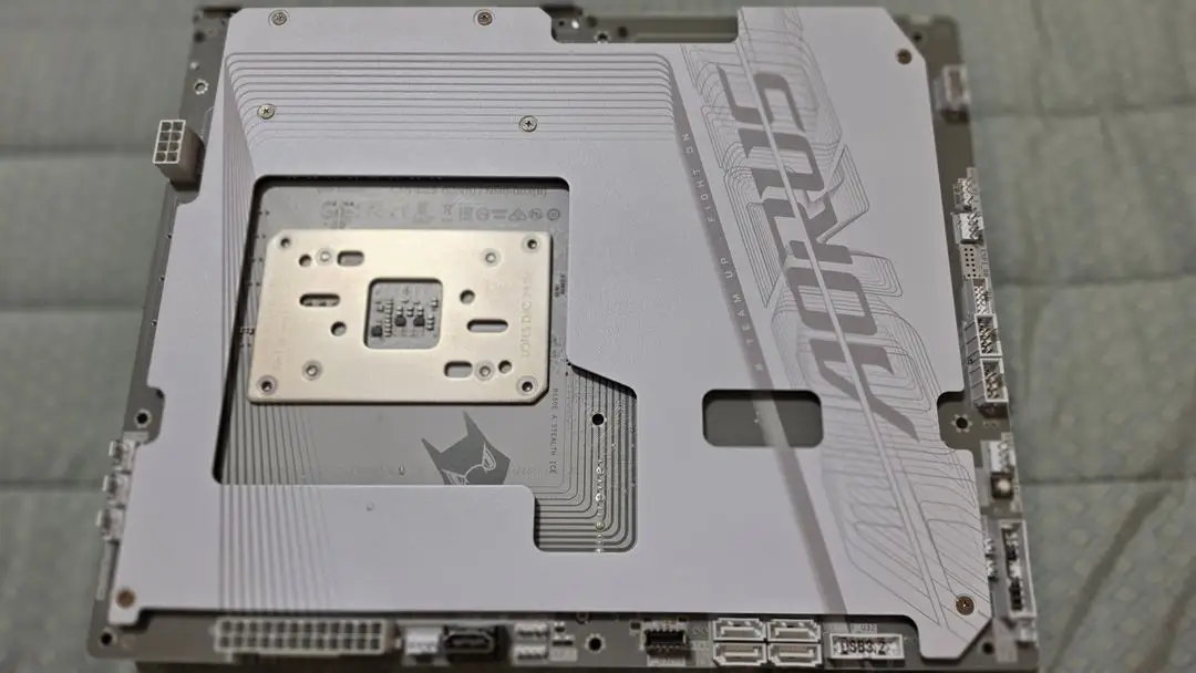 9800X3D, B650E 스텔스 보드 이미지