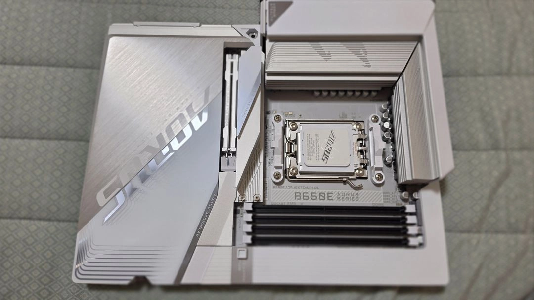 9800X3D, B650E 스텔스 보드 이미지