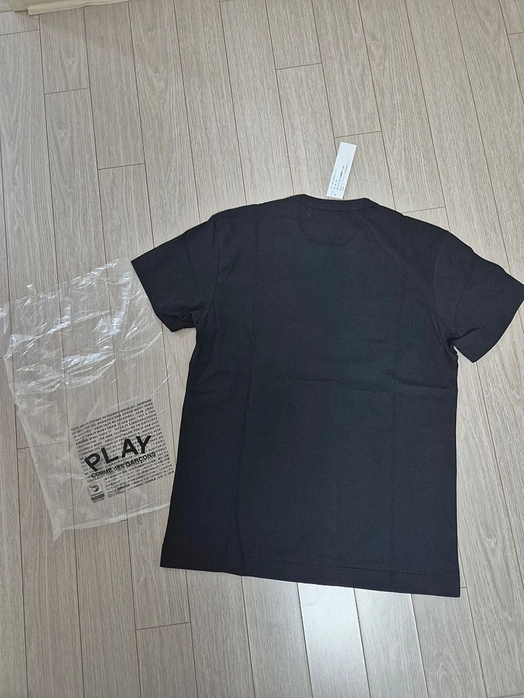 쿨거래시 8만9천택포! 정가 15만9천 새제품 정품 꼼데가르송 레드하트 반팔 이미지
