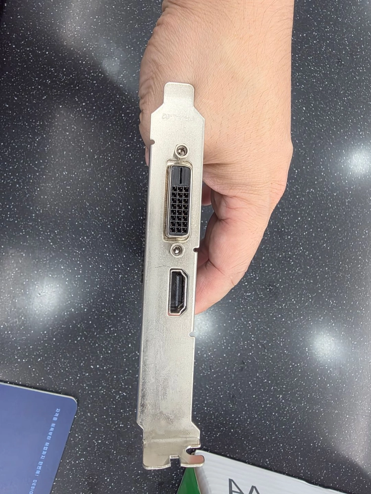 GTX 1030 그래픽카드 수량 있음 이미지