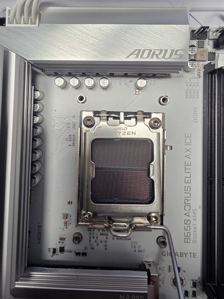 GIGABYTE B650 AORUS ELITE AX ICE 이미지