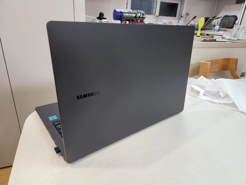 삼성 NT550XED-K24AG 이미지