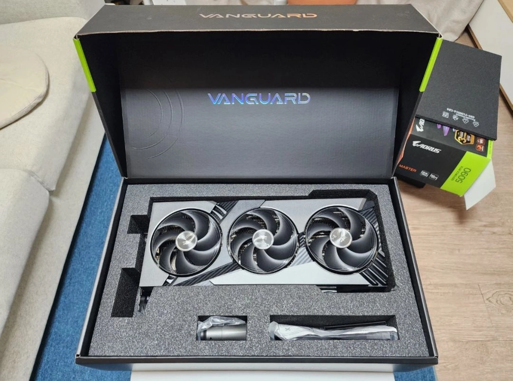 MSI 뱅가드 RTX 5080 그래픽카드 이미지