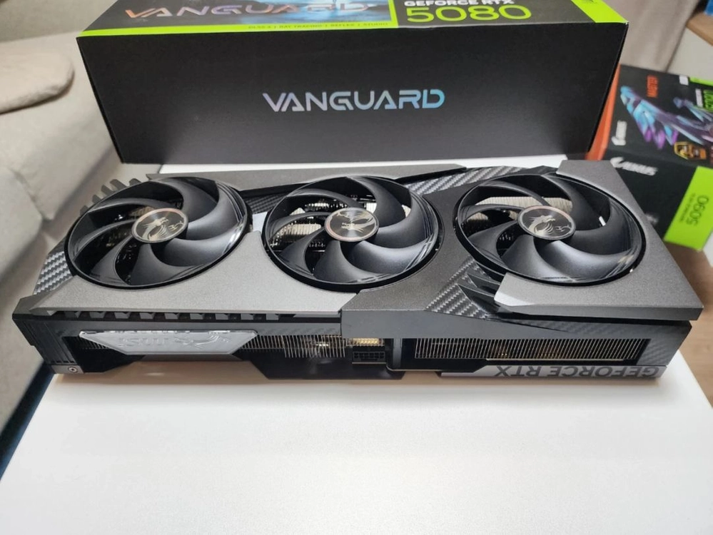 MSI 뱅가드 RTX 5080 그래픽카드 이미지