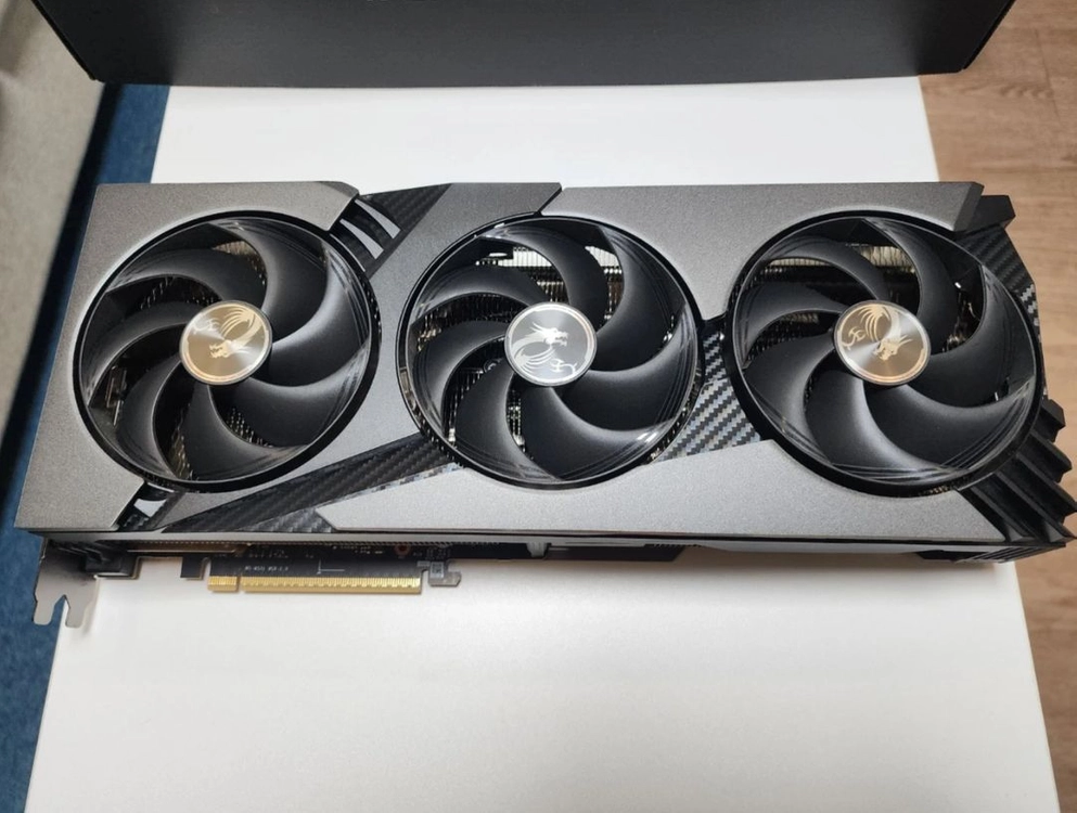 MSI 뱅가드 RTX 5080 그래픽카드 이미지