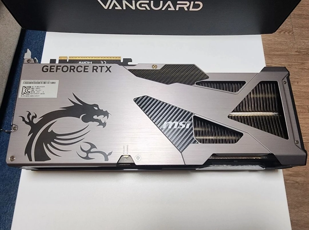 MSI 뱅가드 RTX 5080 그래픽카드 이미지