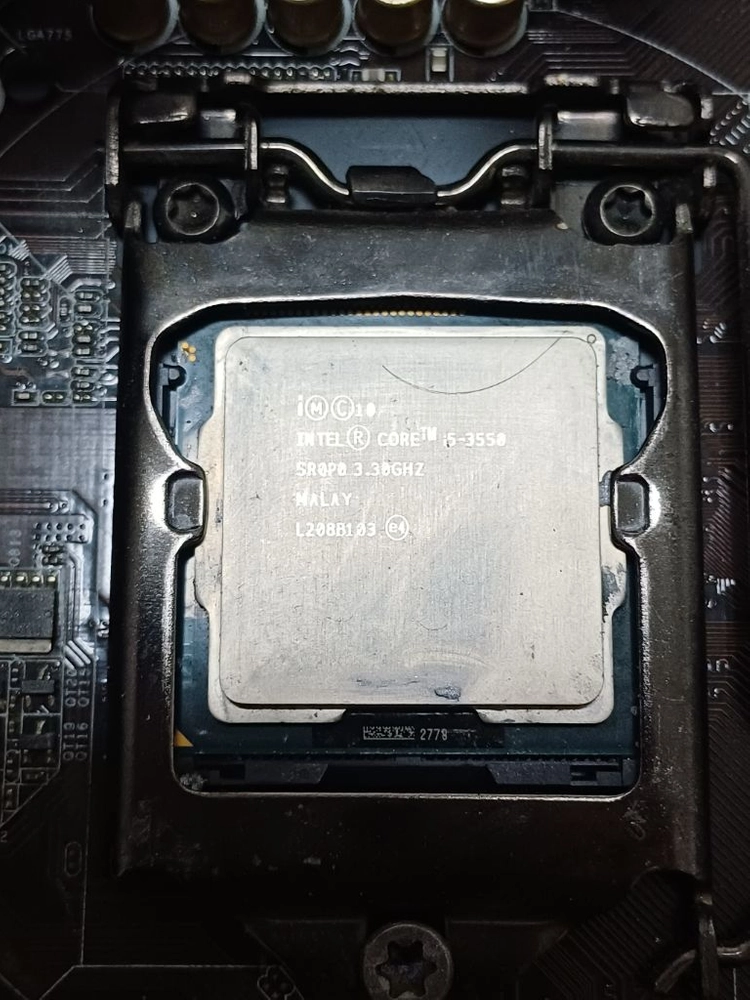 ASRock Z68 Extreme4 Gen3 메인보드 + 인텔 i5-3550 CPU 이미지