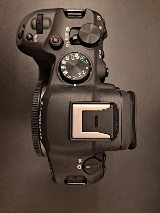 캐논 EOS R6Mark2 카메라 판매합니다. 이미지