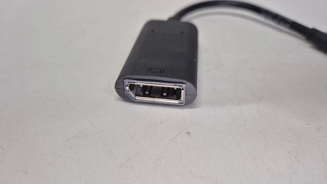 USB-C to DisplayPort 젠더 이미지