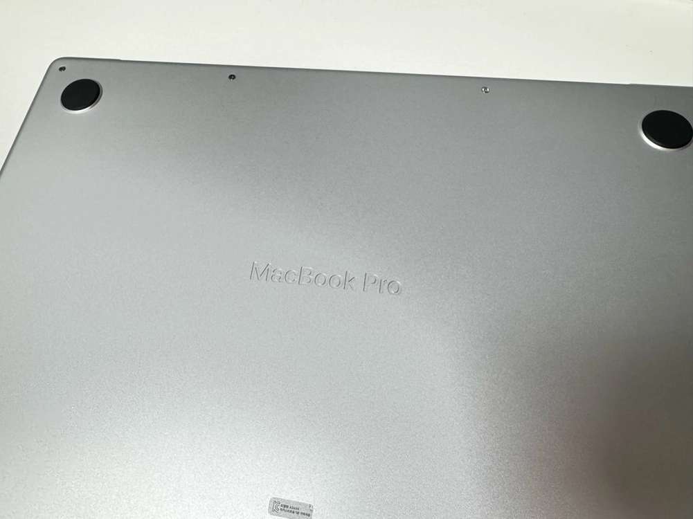 맥북 프로 14 M5 16GB 1TB 실버 이미지