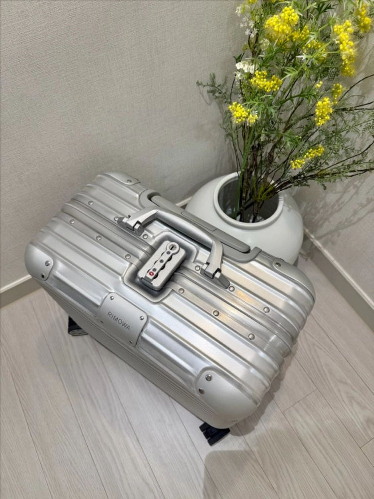 리모와 오리지널 컴팩트 실버 색상 이미지