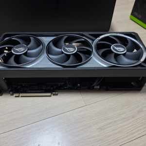 RTX 5090 아스트랄 이미지