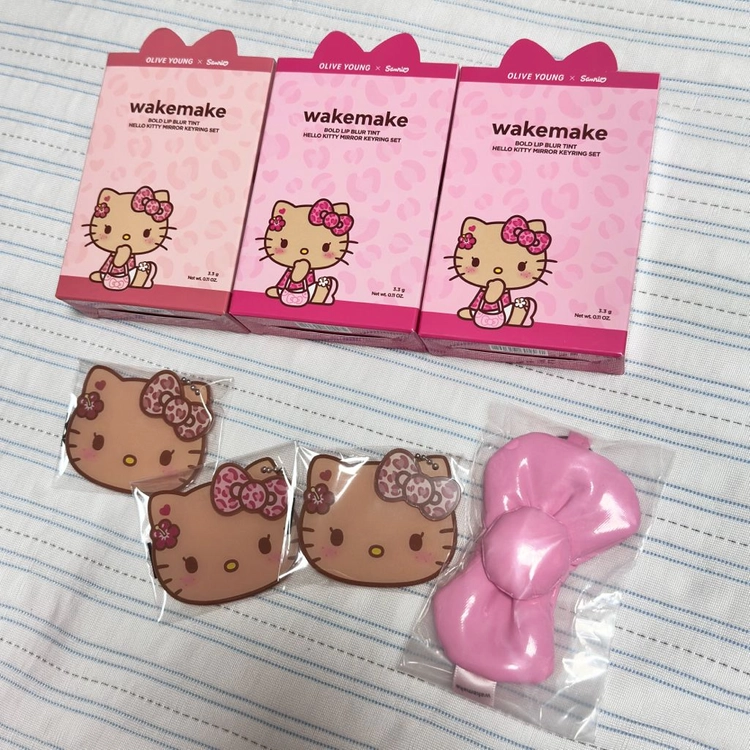 웨이크메이크 볼드 립 블러 틴트 헬로키티 거울키링 리본파우치 이미지