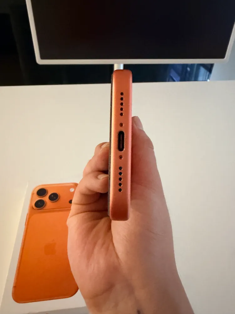 아이폰 17pro 오렌지 256기가 이미지