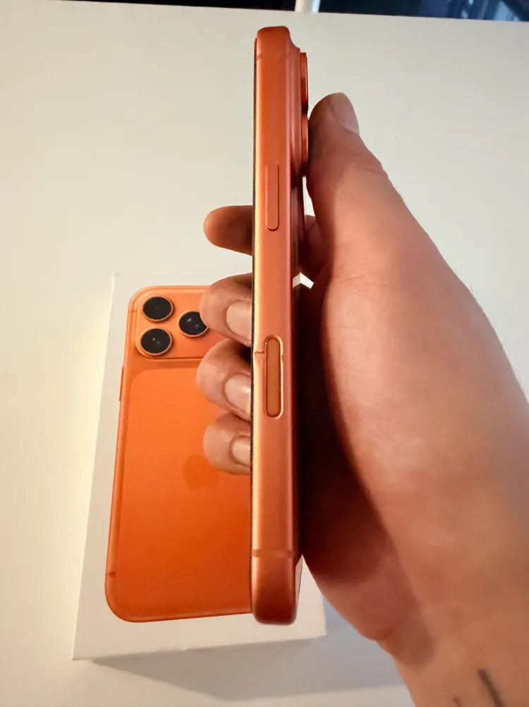 아이폰 17pro 오렌지 256기가 이미지