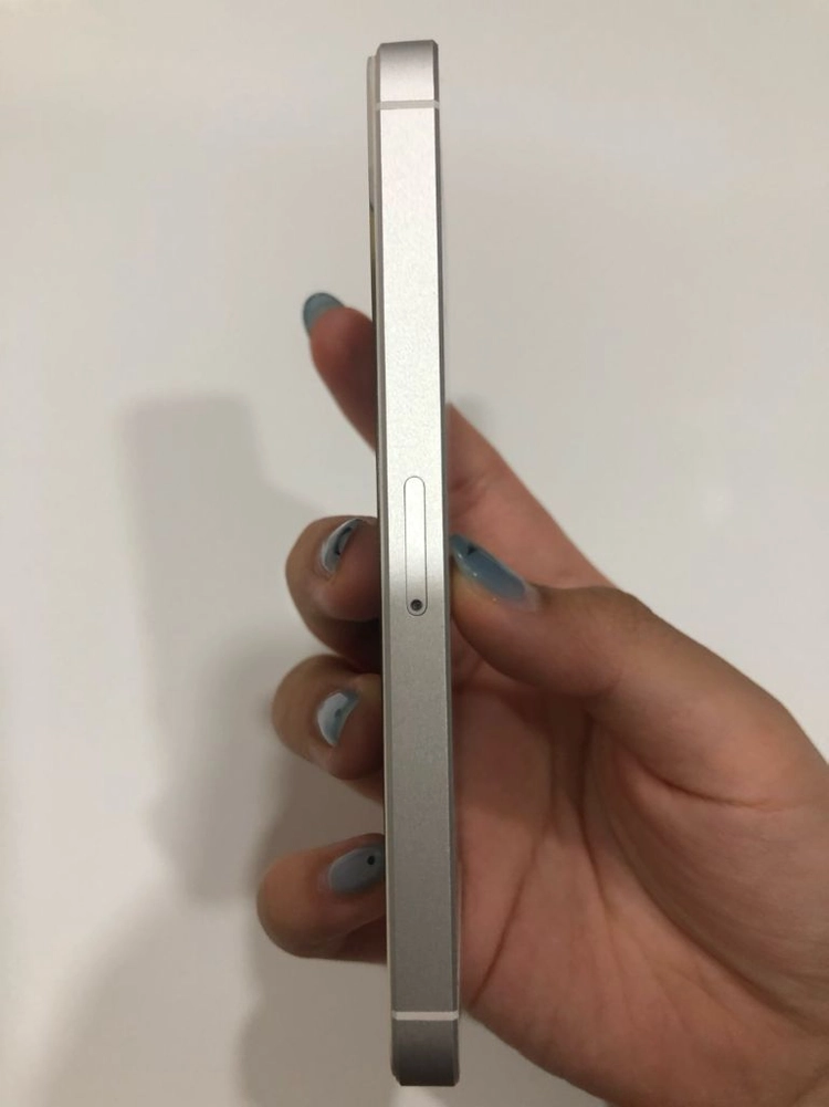 아이폰 SE1 실버 64GB 이미지