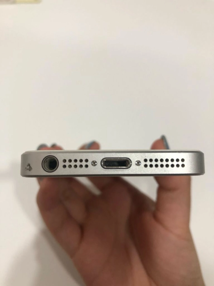 아이폰 SE1 실버 64GB 이미지