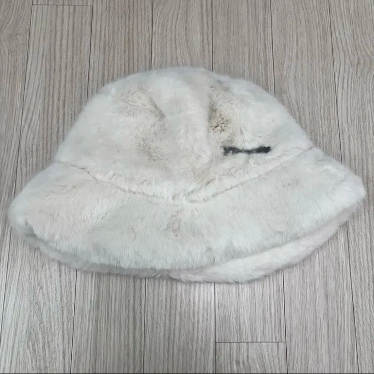 [새상품] 유희 퍼 버킷햇 화이트 이미지