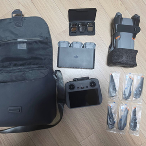 DJI AIR3S 플라이모어콤보(RC2) 풀박스 판매합니다 이미지