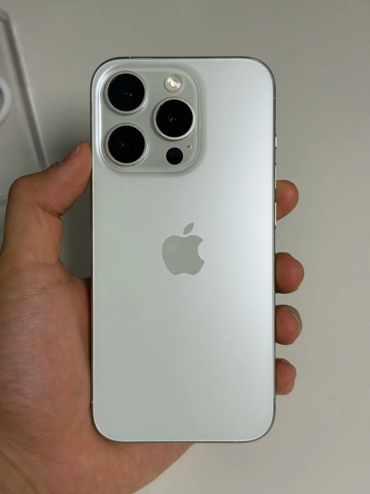 아이폰 15프로 화이트 128GB - 안심되는 중고거래