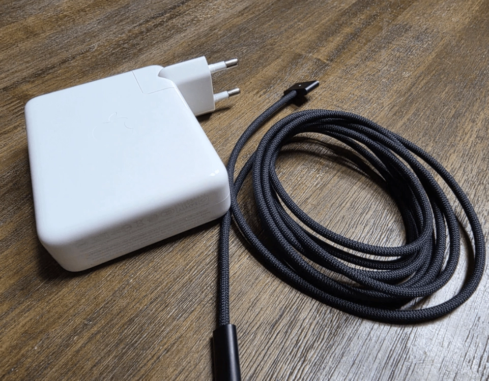 애플 맥북프로 apple macbook M4max 16인치 (64G 4T SSD) + 멀티 젠더 팝니다. 이미지