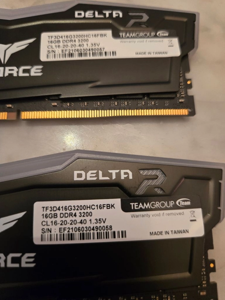 팀그룹 T-FORCE DELTA DDR4 3200 16GBx2 블랙 이미지