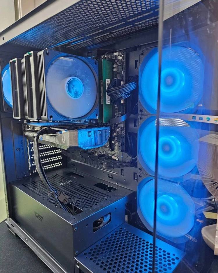 라이젠5 9500F / RTX5060 / 램 32g / ssd 1테라 컴퓨터 판매 합니다 - 안심되는 중고거래