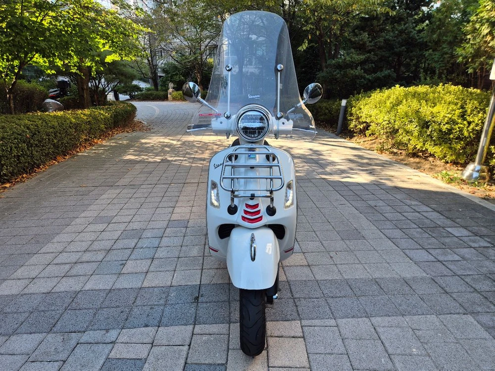 22년 베스파 GTS 300 슈퍼스포츠 3000km 팔아요 이미지