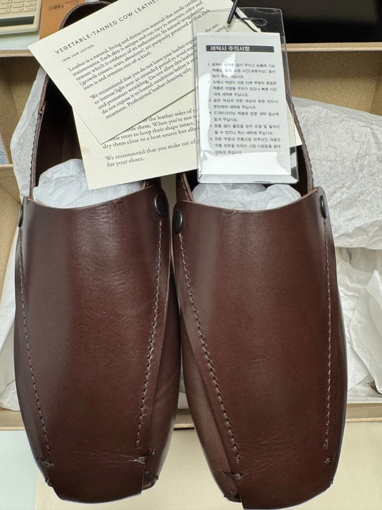 [정품 새상품] 르메르 폴디드 뮬 남성신발 43사이즈 다크초콜릿 색상 판매해요 이미지