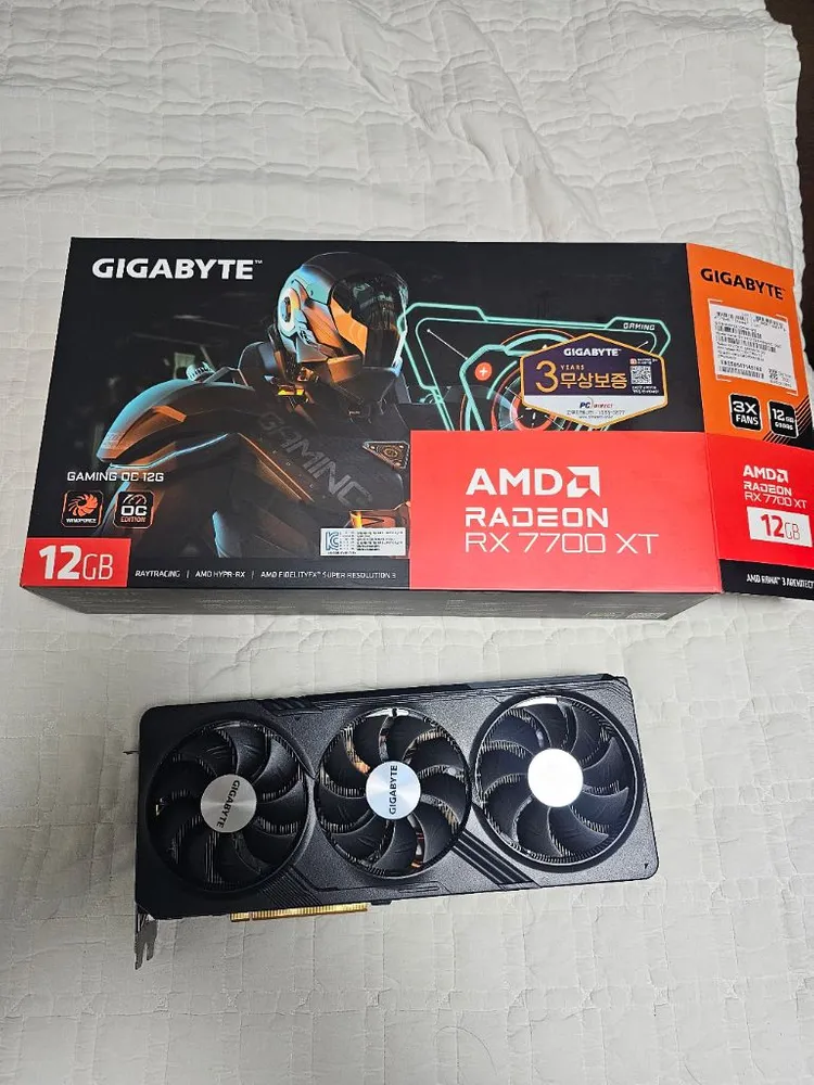 RX 7700 XT 그래픽카드 이미지