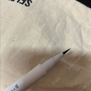 글로시에 브로우 플릭 펜 아이브로우 이미지