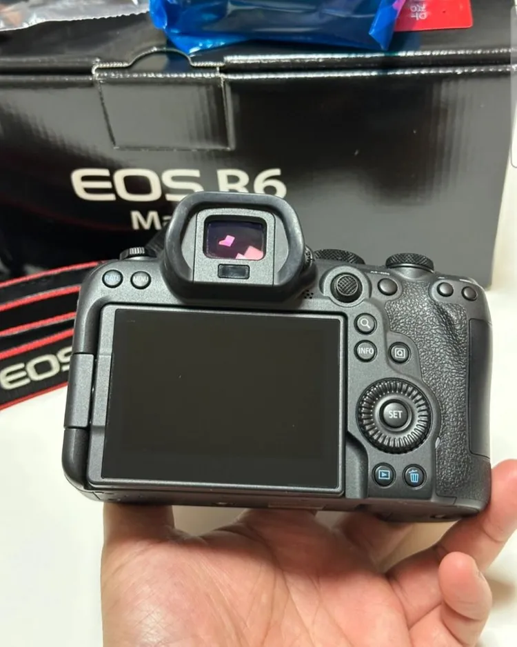 캐논 Eos R6 Mark2 풀박스 이미지
