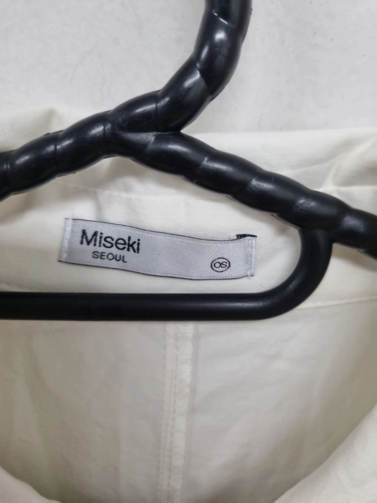 [미세키 서울 / Miseki SEOUL] 셔츠 셔링 플레어 반팔 롱 원피스 (화이트 / FREE) 이미지