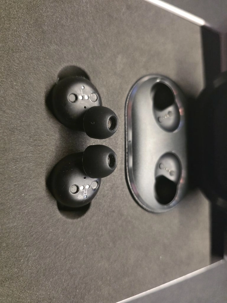 뱅앤올룹슨 E8 3.0 블랙 이미지