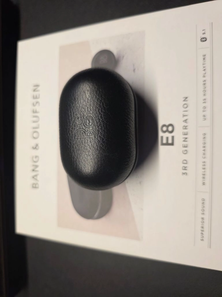 뱅앤올룹슨 E8 3.0 블랙 이미지