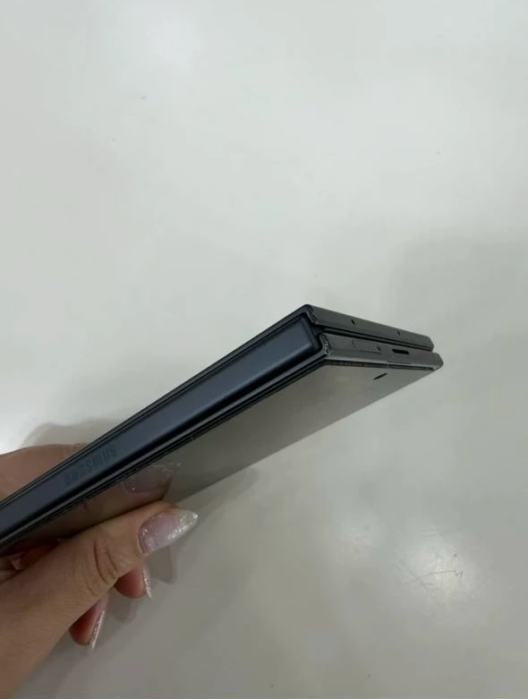 갤럭시 폴드8 256기가 블랙 단품 이미지