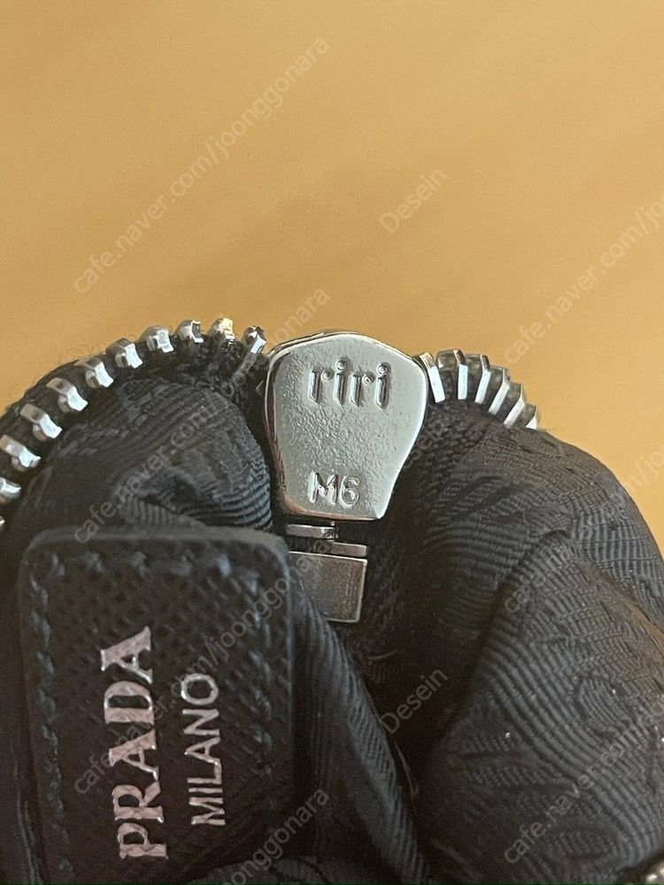 프라다 리나일론 미니 파우치 PRADA 이미지