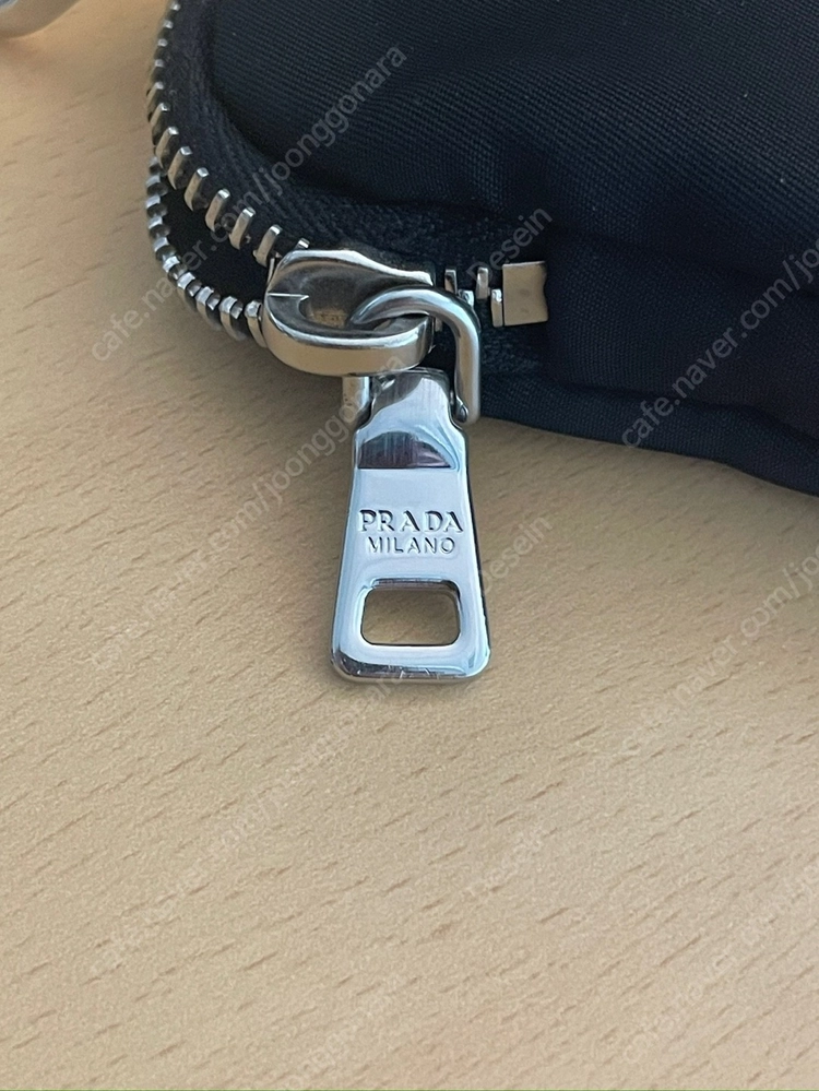 프라다 리나일론 미니 파우치 PRADA 이미지
